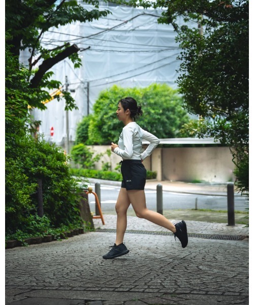 RVCA(ルーカ)の「RVCA レディース ELEMENT STREACK LS T ロンT 【2024年秋冬モデル】/ルーカショート丈長袖ロンT(Tシャツ/カットソー・レディース・ブルー/ブラック/ホワイト・SMALL/MEDIUM)」の13枚目の写真