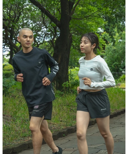 RVCA(ルーカ)の「RVCA レディース ELEMENT STREACK LS T ロンT 【2024年秋冬モデル】/ルーカショート丈長袖ロンT(Tシャツ/カットソー・レディース・ブルー/ブラック/ホワイト・SMALL/MEDIUM)」の4枚目の写真