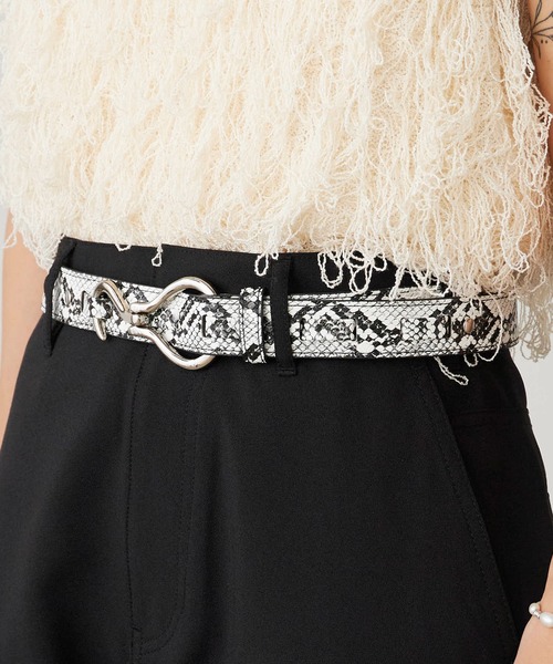 ROOPTOKYO（ループトウキョウ）の「gii select /ギィセレクト フックベルト（ベルト・メンズ・シルバー系その他/ゴールド系その他/ゴールド系その他2/シルバー系その他2/ブラック系その他/シルバー×ゴールド/ゼブラ/ホワイト×ブラック/ホワイト系/ブラック系3/カーキオリーブ/レッド・FREE）」の2枚目の写真