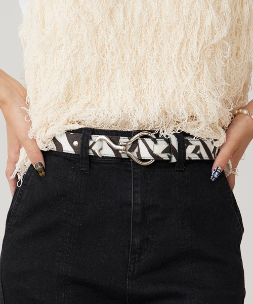 ROOPTOKYO（ループトウキョウ）の「gii select /ギィセレクト フックベルト（ベルト・メンズ・シルバー系その他/ゴールド系その他/ゴールド系その他2/シルバー系その他2/ブラック系その他/シルバー×ゴールド/ゼブラ/ホワイト×ブラック/ホワイト系/ブラック系3/カーキオリーブ/レッド・FREE）」の12枚目の写真