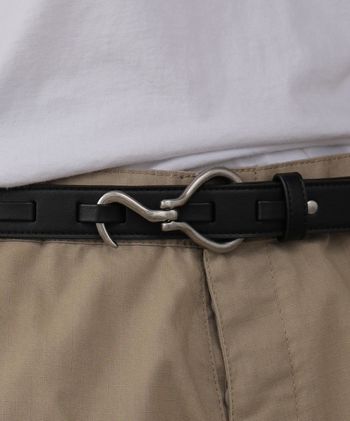 ROOPTOKYO（ループトウキョウ）の「gii select /ギィセレクト フックベルト（ベルト・メンズ・シルバー系その他/ゴールド系その他/ゴールド系その他2/シルバー系その他2/ブラック系その他/シルバー×ゴールド/ゼブラ/ホワイト×ブラック/ホワイト系/ブラック系3/カーキオリーブ/レッド・FREE）」の9枚目の写真