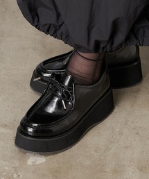 レースアップローファー