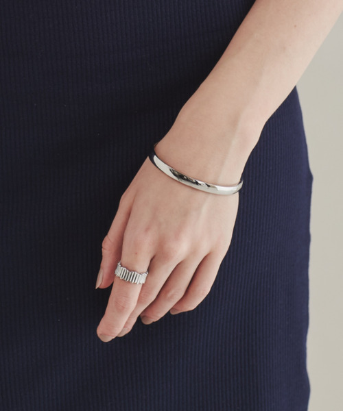 ciite' surgical stainless（シーテサージカルステンレス）の「【 金属アレルギー対応 】 シンプルバングル / ブレスレット サージカルステンレス（バングル/リストバンド・レディース・ゴールド/シルバー・FREE）」の2枚目の写真