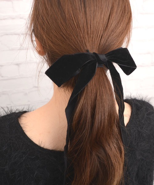 VIBGYOR Women（ヴィブジョー　ウィメン）の「【float】ベロア シンプル リボン ヘアゴム（ヘアゴム・レディース・ブラック・FREE）」の3枚目の写真