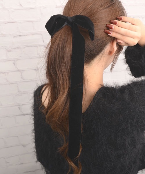 VIBGYOR Women（ヴィブジョー　ウィメン）の「【float】ベロア シンプル リボン ヘアゴム（ヘアゴム・レディース・ブラック・FREE）」の4枚目の写真