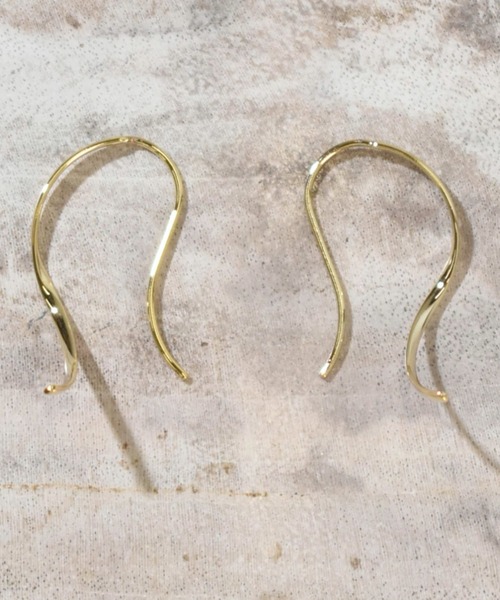 kiehtova（キエトヴァ）の「【kiehtova】WAVE HOOK PIERCE/ウェーブ フック ピアス（ピアス（両耳用）・レディース・シルバー/ゴールド・FREE）」の2枚目の写真