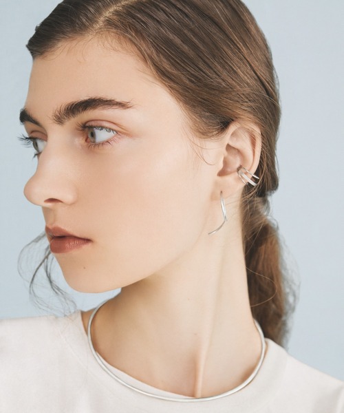 kiehtova（キエトヴァ）の「【kiehtova】WAVE HOOK PIERCE/ウェーブ フック ピアス（ピアス（両耳用）・レディース・シルバー/ゴールド・FREE）」の3枚目の写真