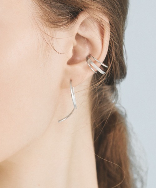 kiehtova（キエトヴァ）の「【kiehtova】WAVE HOOK PIERCE/ウェーブ フック ピアス（ピアス（両耳用）・レディース・シルバー/ゴールド・FREE）」の6枚目の写真