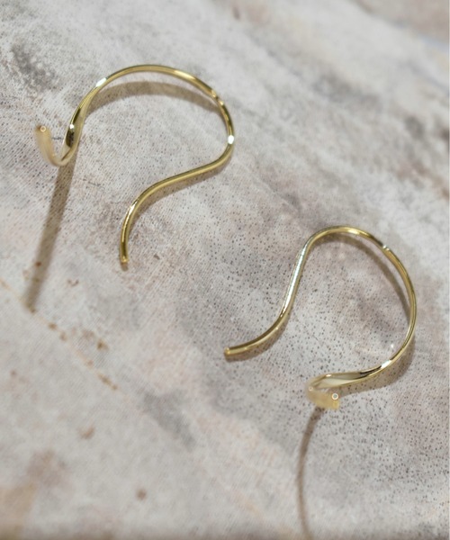 kiehtova（キエトヴァ）の「【kiehtova】WAVE HOOK PIERCE/ウェーブ フック ピアス（ピアス（両耳用）・レディース・シルバー/ゴールド・FREE）」の10枚目の写真