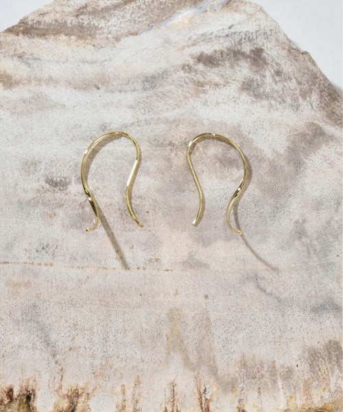 kiehtova（キエトヴァ）の「【kiehtova】WAVE HOOK PIERCE/ウェーブ フック ピアス（ピアス（両耳用）・レディース・シルバー/ゴールド・FREE）」の11枚目の写真