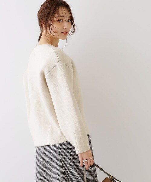 couture brooch(クチュールブローチ)の「◆【上品仕立て】パール調釦コクーンニットジャケット(ノーカラージャケット・レディース・ライトグレー/ダークグレー/アイボリー・36/38/40/42)」の19枚目の写真