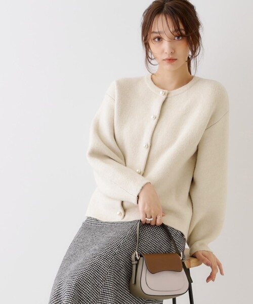 couture brooch(クチュールブローチ)の「◆【上品仕立て】パール調釦コクーンニットジャケット(ノーカラージャケット・レディース・ライトグレー/ダークグレー/アイボリー・36/38/40/42)」の21枚目の写真