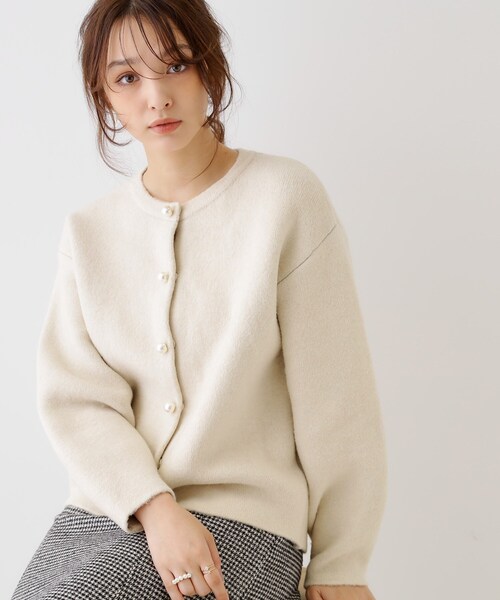 couture brooch(クチュールブローチ)の「◆【上品仕立て】パール調釦コクーンニットジャケット(ノーカラージャケット・レディース・ライトグレー/ダークグレー/アイボリー・36/38/40/42)」の22枚目の写真