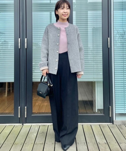 couture brooch(クチュールブローチ)の「◆【上品仕立て】パール調釦コクーンニットジャケット(ノーカラージャケット・レディース・ライトグレー/ダークグレー/アイボリー・36/38/40/42)」の5枚目の写真