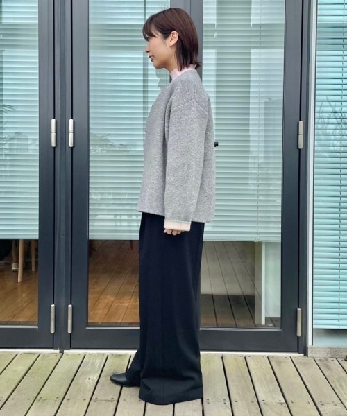 couture brooch(クチュールブローチ)の「◆【上品仕立て】パール調釦コクーンニットジャケット(ノーカラージャケット・レディース・ライトグレー/ダークグレー/アイボリー・36/38/40/42)」の6枚目の写真