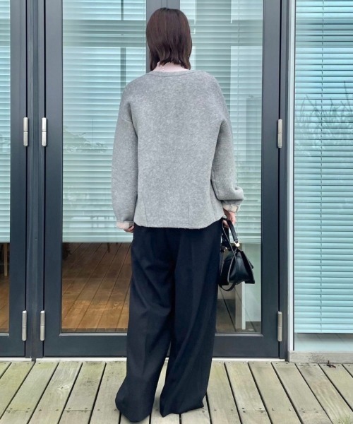 couture brooch(クチュールブローチ)の「◆【上品仕立て】パール調釦コクーンニットジャケット(ノーカラージャケット・レディース・ライトグレー/ダークグレー/アイボリー・36/38/40/42)」の7枚目の写真