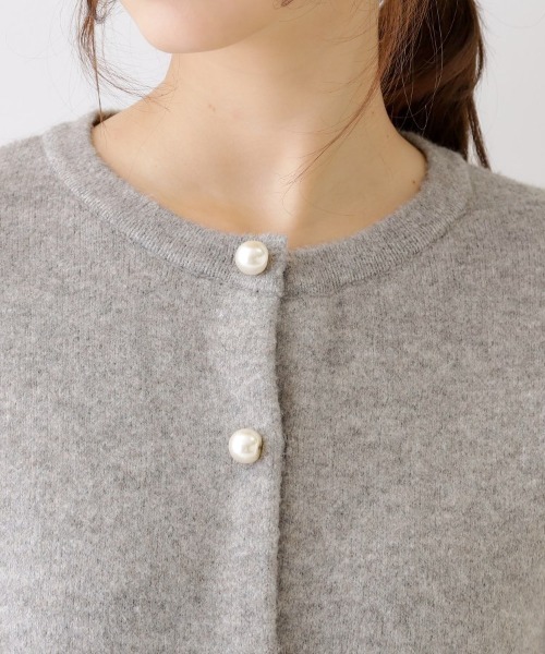 couture brooch(クチュールブローチ)の「◆【上品仕立て】パール調釦コクーンニットジャケット(ノーカラージャケット・レディース・ライトグレー/ダークグレー/アイボリー・36/38/40/42)」の15枚目の写真