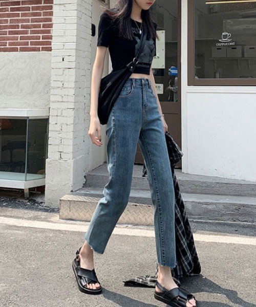 urge:(アージコロン )の「【URGE:】ハイウエスト 切りっぱなし デニムパンツ(デニムパンツ・レディース・ブルー/ブラック・SMALL/MEDIUM/LARGE/X-LARGE)」の4枚目の写真