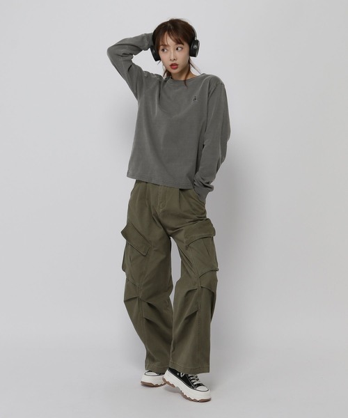 ALAND(エーランド)の「【UNISEX】ALAND/ピグメントロゴロングスリーブ(Tシャツ/カットソー・レディース・チャコール/ブラウン・MEDIUM/LARGE/SMALL)」の4枚目の写真