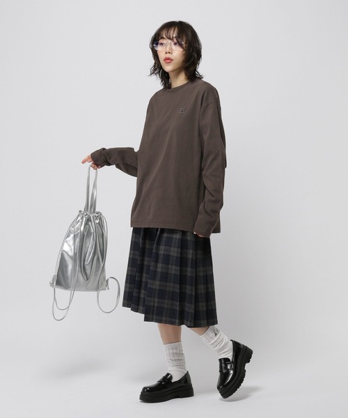 ALAND(エーランド)の「【UNISEX】ALAND/ピグメントロゴロングスリーブ(Tシャツ/カットソー・レディース・チャコール/ブラウン・MEDIUM/LARGE/SMALL)」の12枚目の写真