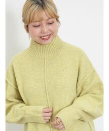 もちもちスタンドネックニット