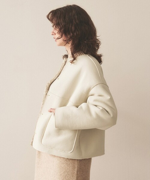 cloenc（クロエンス）の「◆【リバーシブル】ボアショートコート（ノーカラーコート・レディース・アイボリー/ダークグレー/スモーキーグリーン系・02）」の6枚目の写真