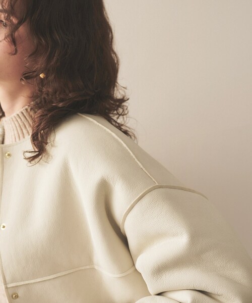 cloenc（クロエンス）の「◆【リバーシブル】ボアショートコート（ノーカラーコート・レディース・アイボリー/ダークグレー/スモーキーグリーン系・02）」の8枚目の写真