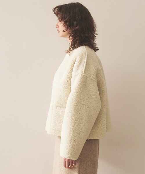 cloenc（クロエンス）の「◆【リバーシブル】ボアショートコート（ノーカラーコート・レディース・アイボリー/ダークグレー/スモーキーグリーン系・02）」の10枚目の写真