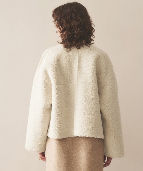 cloenc（クロエンス）の「◆【リバーシブル】ボアショートコート（ノーカラーコート・レディース・アイボリー/ダークグレー/スモーキーグリーン系・02）」の11枚目の写真