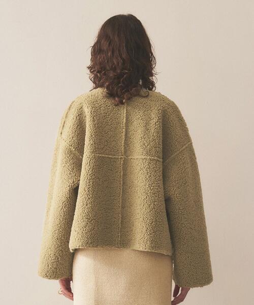 cloenc（クロエンス）の「◆【リバーシブル】ボアショートコート（ノーカラーコート・レディース・アイボリー/ダークグレー/スモーキーグリーン系・02）」の22枚目の写真