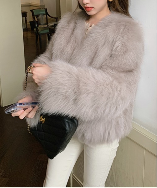 gossip!ロサンゼルス(ゴシップロサンゼルス)の「Vネック 中綿 イミテーションファーコート(テーラードジャケット・レディース・ブラウン/ブラック/ベージュ/オフホワイト・L/M)」の11枚目の写真