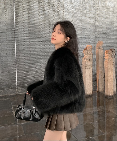 gossip!ロサンゼルス(ゴシップロサンゼルス)の「Vネック 中綿 イミテーションファーコート(テーラードジャケット・レディース・ブラウン/ブラック/ベージュ/オフホワイト・L/M)」の17枚目の写真