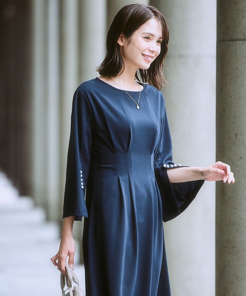 7days Life Styling(セブンデイズライフスタイリング)の「カットソー素材パール調ボタン袖スリットワンピース(ワンピース・レディース・ネイビー/ブラック・3L/LL/L/M/S/4L/5L/6L)」の4枚目の写真