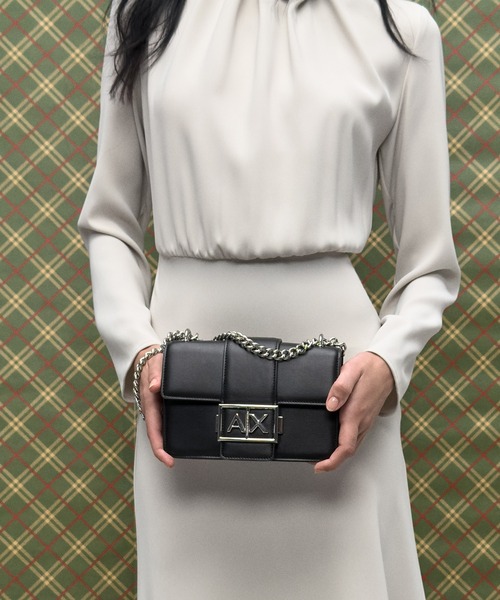 ARMANI EXCHANGE(アルマーニエクスチェンジ)の「【A|X アルマーニ エクスチェンジ】AXロゴ チェーンミニショルダーバック(ショルダーバッグ・レディース・ブラック/ガンメタ/バーガンディー/オフホワイト/ブラウン/ベージュ系/スモークピンク・FREE)」の8枚目の写真