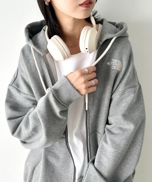 THE NORTH FACE（ザノースフェイス）の「国内未発売 THE NORTH FACE(ザ・ノースフェイス)/ベーシック コットン ワンポイントロゴ刺繍 サイズ展開豊富 大きめサイズあり フードジップパーカー/M'S ESSENTIAL HOOD ZIP UP（パーカー・レディース・ブラック/グレー/ダークブラウン・M/L/XL/XXL）」の5枚目の写真