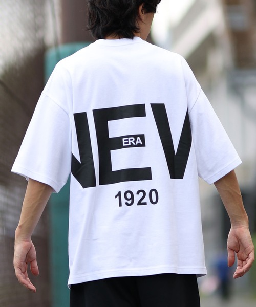 NEW ERA(ニューエラ)の「NEW ERA/ニューエラ 半袖Tシャツ バックプリント オーバーサイズ 14410046/14410047/14410048(Tシャツ/カットソー・メンズ・ホワイト/ベージュ/ブラック・M/L/XL/XXL)」の2枚目の写真
