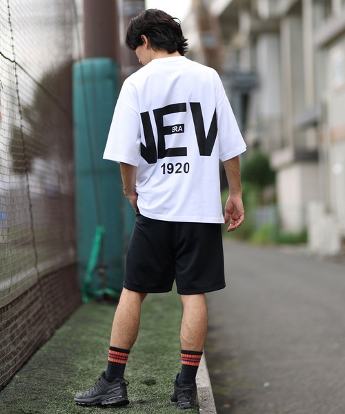 NEW ERA(ニューエラ)の「NEW ERA/ニューエラ 半袖Tシャツ バックプリント オーバーサイズ 14410046/14410047/14410048(Tシャツ/カットソー・メンズ・ホワイト/ベージュ/ブラック・M/L/XL/XXL)」の11枚目の写真