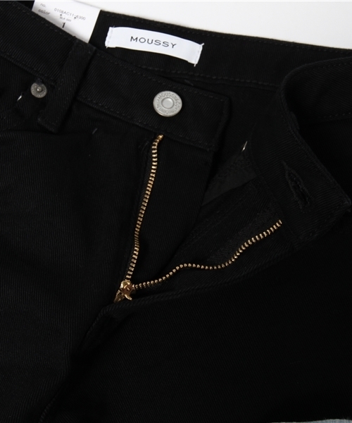 MOUSSY（マウジー）の「CUT OFF BLK S/PT（デニムパンツ・レディース・ブラック・0/1/2）」の9枚目の写真