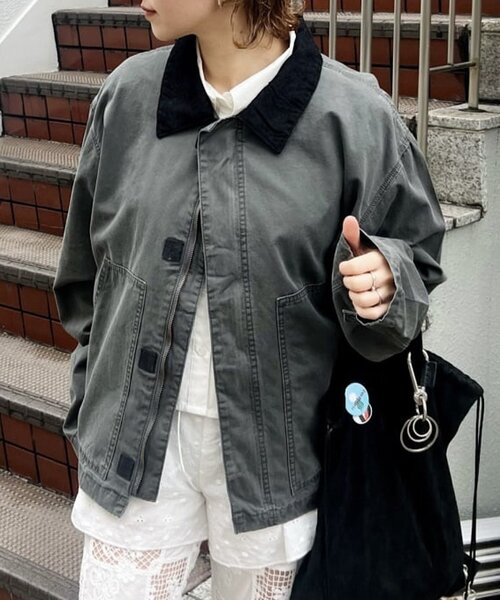 WHIMSIC(ウィムジック)の「【UNISEX】トラディショナルジャケット(ブルゾン・メンズ・ベージュ/チャコールグレー・FREE)」の3枚目の写真