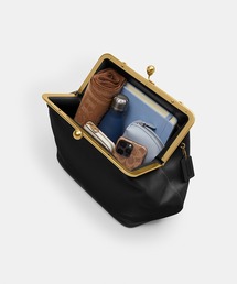 COACH（コーチ）の「ラージ キスロック フレーム バッグ
