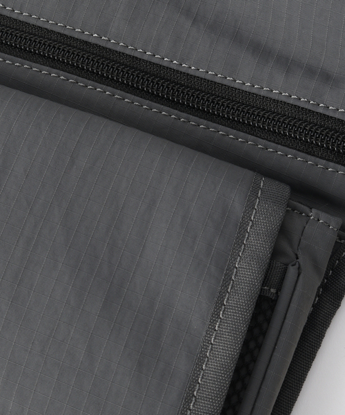 MARMOT CAPITAL（マーモットキャピタル）の「【MARMOT CAPITAL / マーモット キャピタル】 WAIST BAG 25SSG- 02（ショルダーバッグ・メンズ・チャコールグレー/ライトブルー/グリーン系その他・FREE）」の11枚目の写真