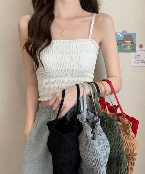 LETee(レティー)の「フィット感抜群のシャーリングデザイン♪ヘルシーな肌見せが叶う万能キャミソール(キャミソール・レディース・ホワイト/グレー/ブラック・FREE)」の2枚目の写真