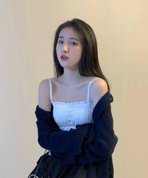 LETee(レティー)の「フィット感抜群のシャーリングデザイン♪ヘルシーな肌見せが叶う万能キャミソール(キャミソール・レディース・ホワイト/グレー/ブラック・FREE)」の8枚目の写真