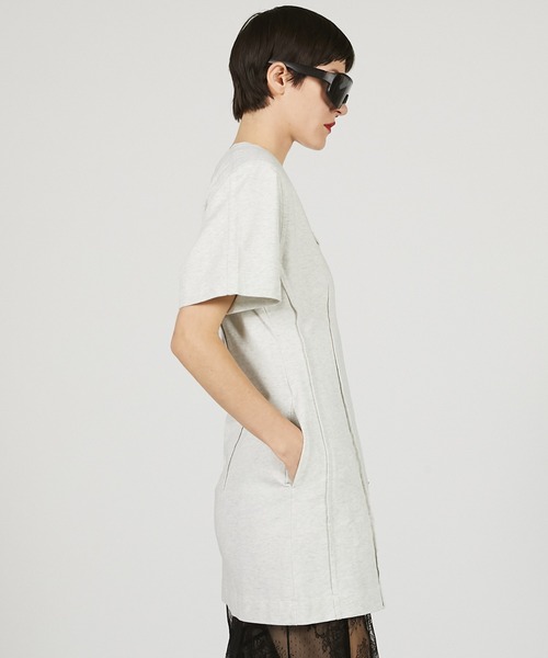 PRANK PROJECT（プランクプロジェクト）の「バックホールフォルムオーバーTEE / Backhole Form Over Tee（Tシャツ/カットソー・レディース・ベージュ/チャコールグレー/ライトグレー・FREE）」の4枚目の写真