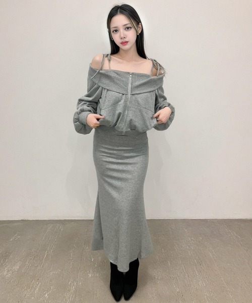 .KOM（ドットコム）の「A'GEM/9 × .kom 『.KOM/ドットケーオーエム』 オフショルダーセットアップ（その他トップス・レディース・グレー/ブラック・FREE）」の9枚目の写真