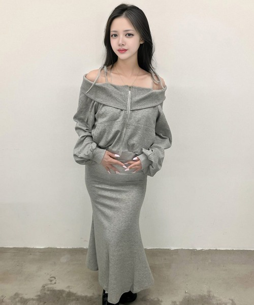 .KOM（ドットコム）の「A'GEM/9 × .kom 『.KOM/ドットケーオーエム』 オフショルダーセットアップ（その他トップス・レディース・グレー/ブラック・FREE）」の8枚目の写真