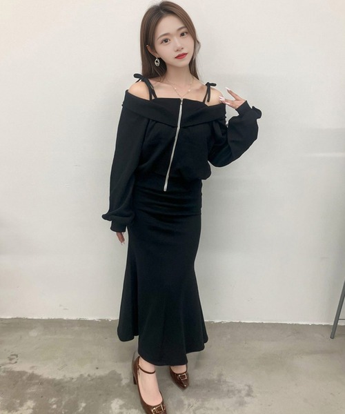 .KOM（ドットコム）の「A'GEM/9 × .kom 『.KOM/ドットケーオーエム』 オフショルダーセットアップ（その他トップス・レディース・グレー/ブラック・FREE）」の5枚目の写真