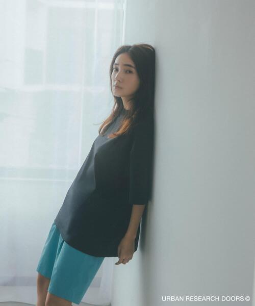 URBAN RESEARCH DOORS（アーバンリサーチドアーズ）の「『仁村紗和さん着用』『UR TECH』サマシェア ドロストTシャツ（Tシャツ/カットソー・メンズ・ブラック/ブラック系その他/ホワイト・MEDIUM/LARGE）」の2枚目の写真