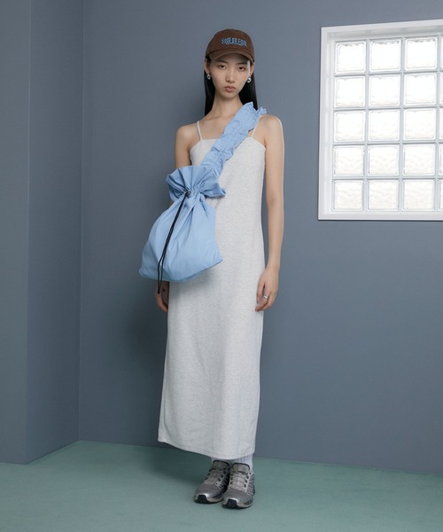 somlu.(ソンムル)の「【somlu.】ギャザービッグ巾着ショルダーバッグ(ショルダーバッグ・レディース・ブラック/アイボリー/ライトブルー/チャコールグレー/レッド・FREE)」の19枚目の写真