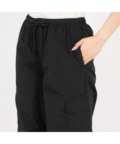 Reebok(リーボック)の「スタジオ スタイル カーゴパンツ / STUDIO STYLE CARGO PANT(カーゴパンツ・レディース・ブラック・LARGE/MEDIUM/SMALL/X-LARGE)」の4枚目の写真